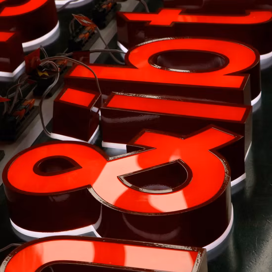 Barra de letras de loja Sinalização de LED ao ar livre Letra de canal de LED 3D Sinalização de loja